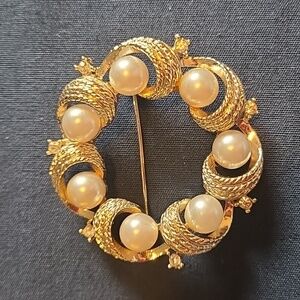 Pearl ribbon style gold tone round  brooch